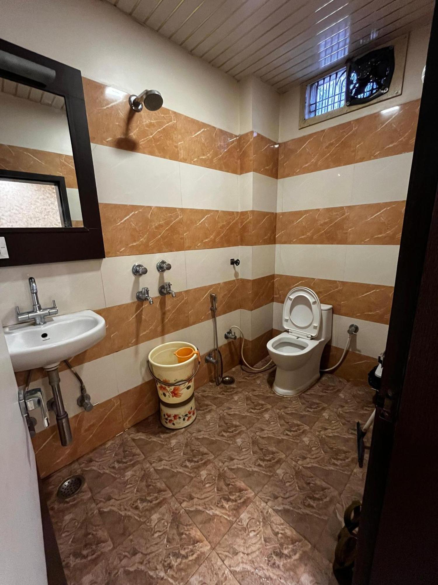 Ks Paying Guest House فاراناسي المظهر الخارجي الصورة