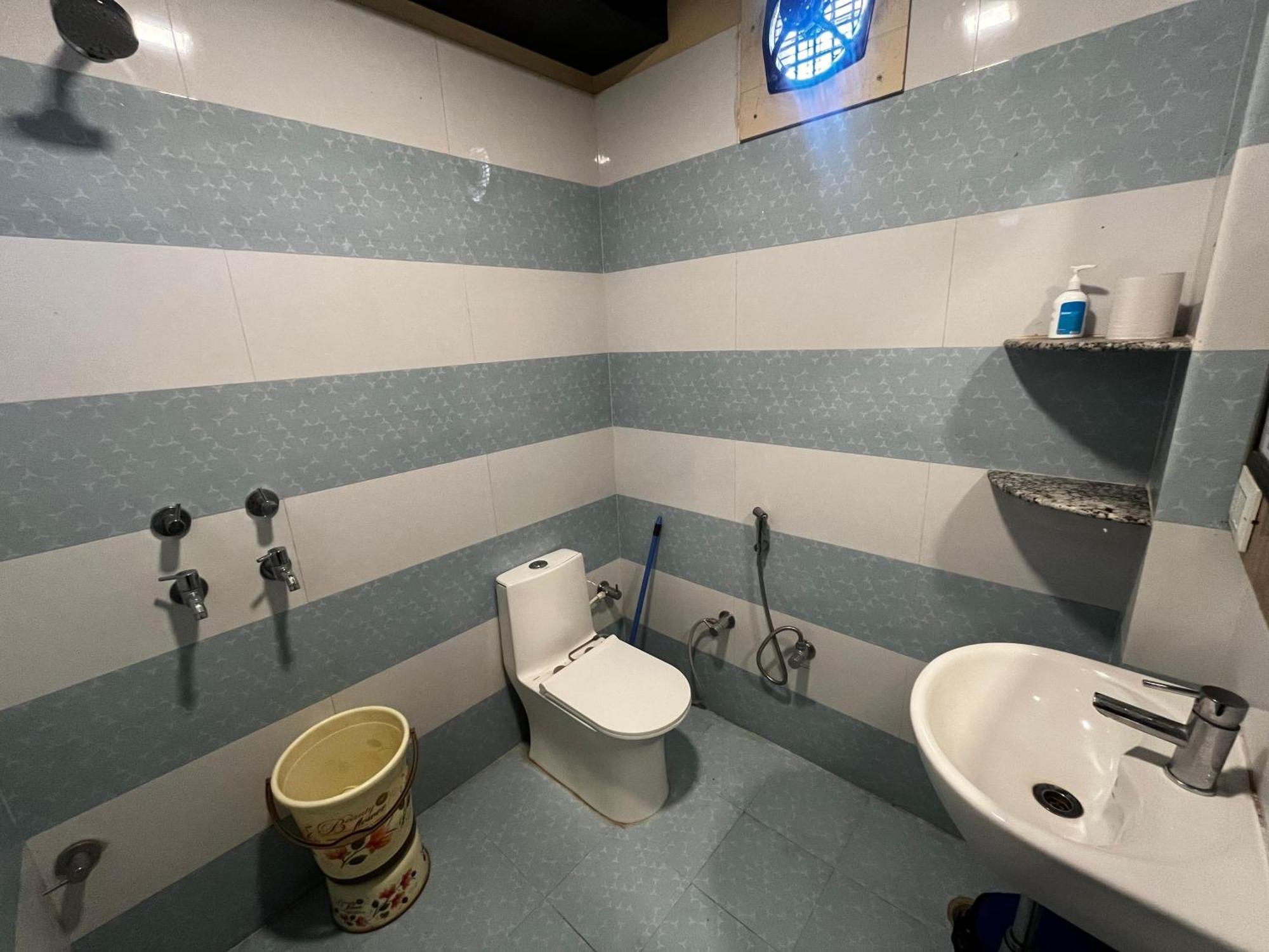 Ks Paying Guest House فاراناسي المظهر الخارجي الصورة