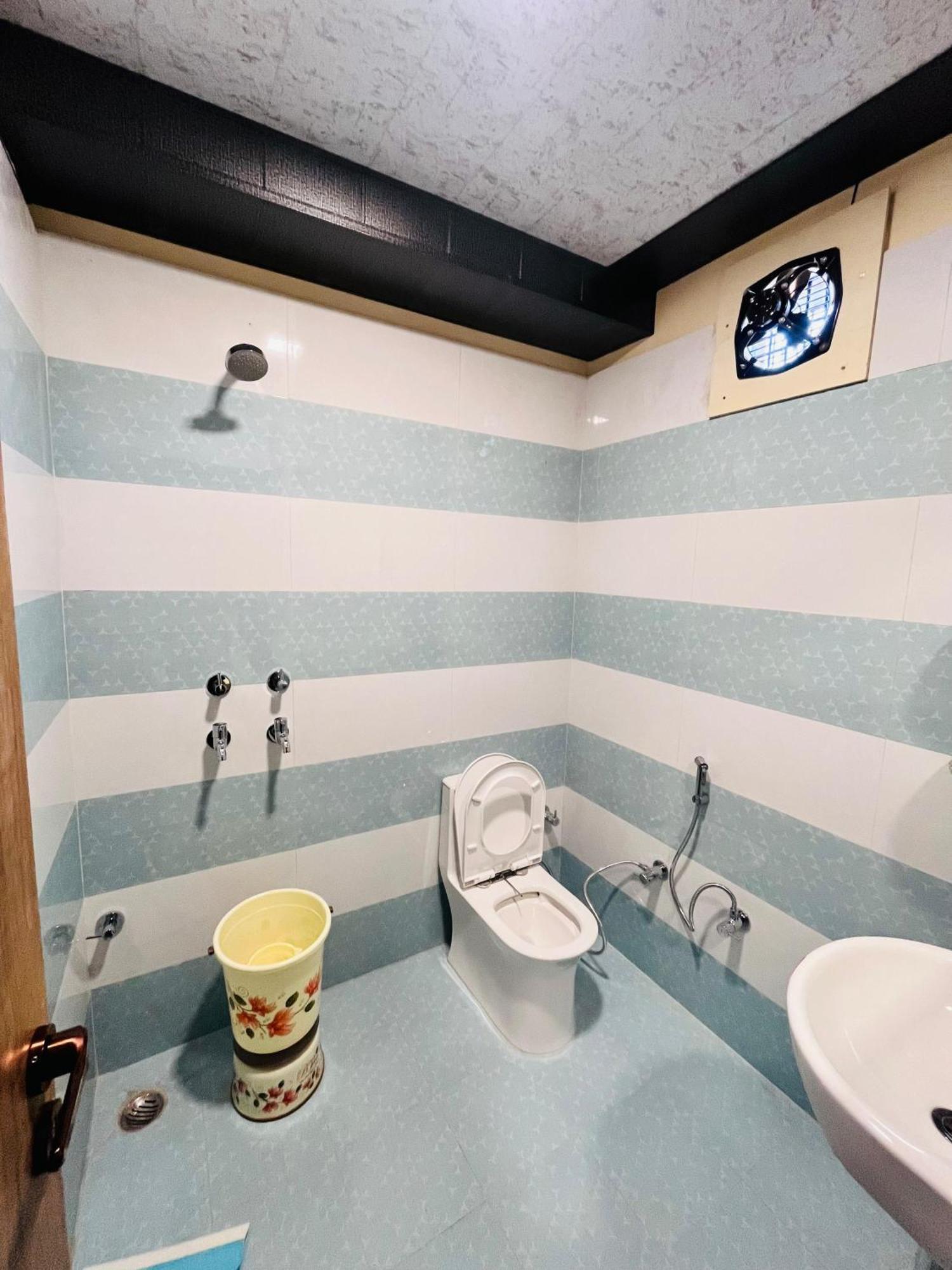 Ks Paying Guest House فاراناسي المظهر الخارجي الصورة