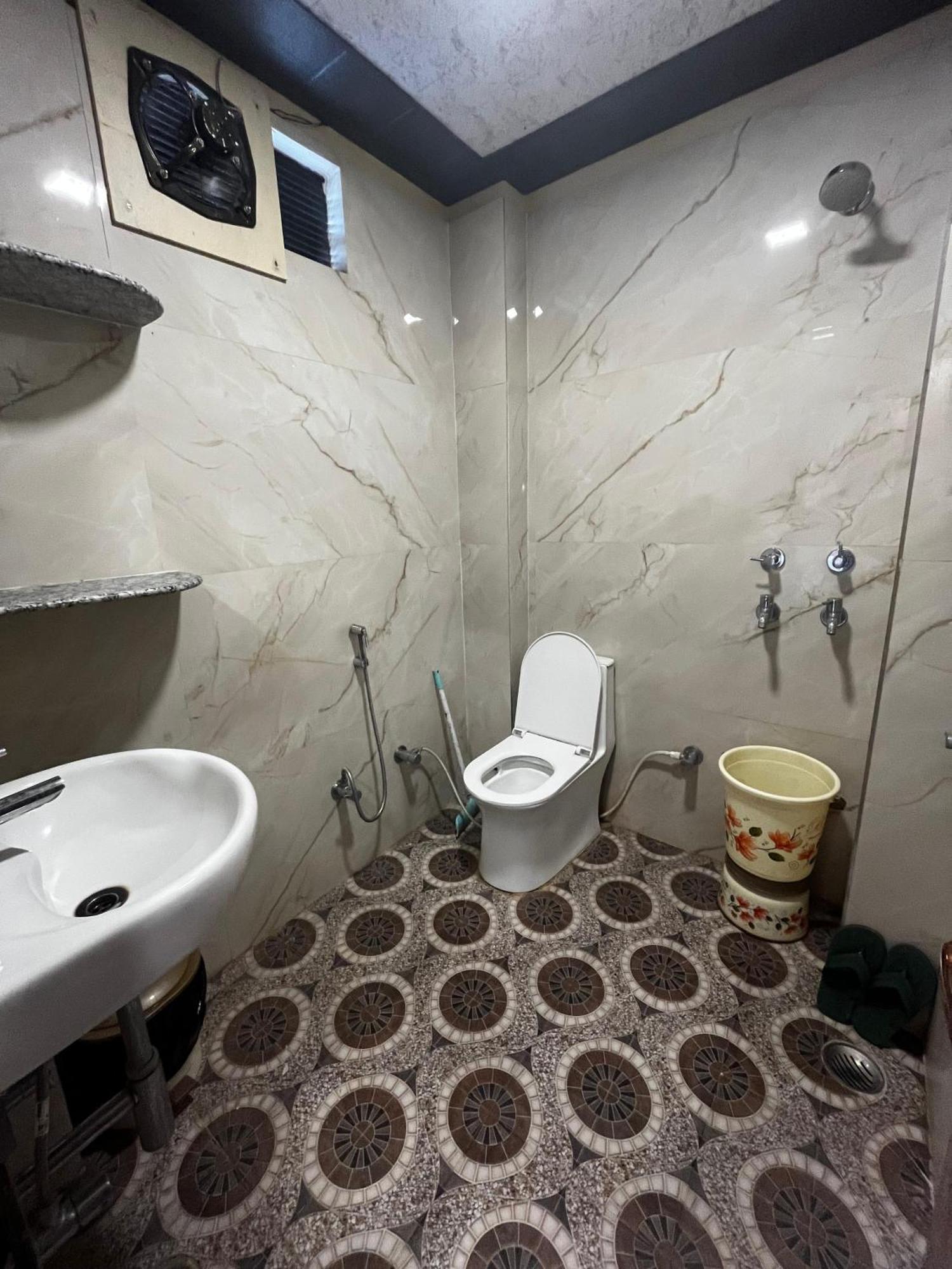 Ks Paying Guest House فاراناسي المظهر الخارجي الصورة
